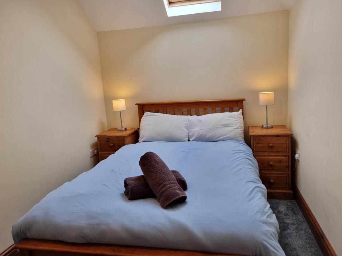 Peregrine Stable Cottage แลนโดเวรี ภายนอก รูปภาพ